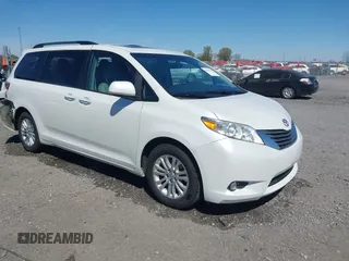 2017 Toyota Sienna XLE Auto Access Seat with VIN 5TDYZ3DC2HS894588, listed as a IAAI auction lot 41855157 with 110,128 mi miles. Bid and sale history available at carsss.com. Image 1.