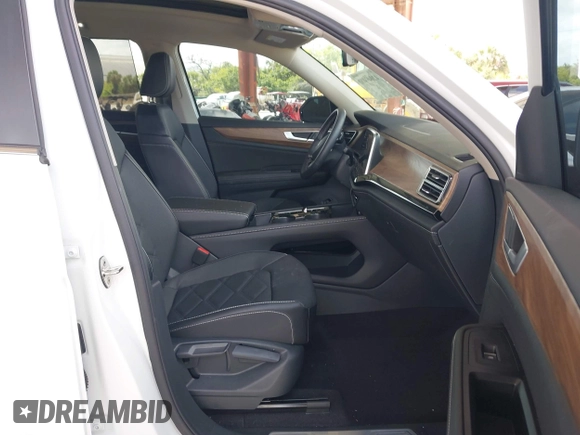 2024 Volkswagen Atlas SE z VIN 1V2JR2CA1RC616729, wystawiony jako IAAI lot #42049460 z przebiegiem 3 718 mil mil oraz . Historia ofert i sprzedaży dostępna na DreamBid. Obrazek 5.