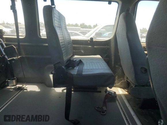 2006 Ford Econoline Cargo z VIN 1FTNE24W16DA32460, wystawiony jako Copart lot #60887395 z przebiegiem 372 336 mil mil oraz Czysty tytuł • Clean title. Historia ofert i sprzedaży dostępna na DreamBid. Obrazek 11.