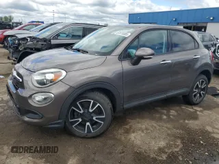 2016 FIAT 500X Easy z VIN ZFBCFYBT5GP347846, wystawiony jako Copart lot #57870085 z przebiegiem 81 899 mil mil oraz Czysty tytuł • Clean title. Historia ofert i sprzedaży dostępna na DreamBid. Obrazek 1.