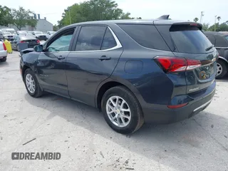2022 Chevrolet Equinox LT z VIN 2GNAXUEVXN6145063, wystawiony jako IAAI lot #42062135 z przebiegiem 51 176 mil mil oraz . Historia ofert i sprzedaży dostępna na DreamBid. Obrazek 3.