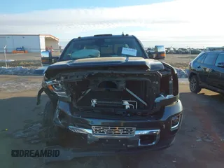 2017 GMC Sierra 2500HD Denali z VIN 1GT12UEG3HF132898, wystawiony jako IAAI lot #41442407 z przebiegiem 83 432 mil mil oraz . Historia ofert i sprzedaży dostępna na DreamBid. Obrazek 13.