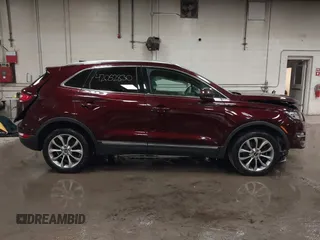 2019 Lincoln MKC Select z VIN 5LMCJ2D95KUL07473, wystawiony jako IAAI lot #42052830 z przebiegiem 70 553 mil mil oraz . Historia ofert i sprzedaży dostępna na DreamBid. Obrazek 13.