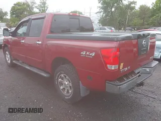 2004 Nissan Titan LE z VIN 1N6AA07BX4N529440, wystawiony jako IAAI lot #42315667 z przebiegiem 146 955 mil mil oraz . Historia ofert i sprzedaży dostępna na DreamBid. Obrazek 3.