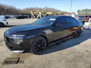 2024 BMW i7 eDrive50 z VIN WBY43EJ04RCR86714, wystawiony jako Copart lot #82769854 z przebiegiem 7 689 mil mil oraz Szkoda całkowita • Salvage title. Historia ofert i sprzedaży dostępna na DreamBid. Obrazek 1.