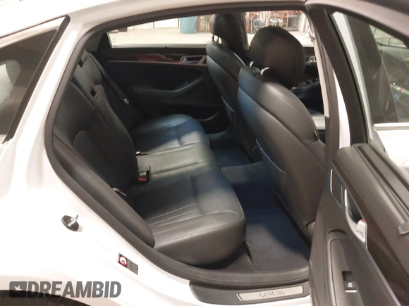 2015 Hyundai Genesis 3.8L with VIN KMHGN4JE5FU090728, listed as a IAAI auction lot 42031915 with 156,755 mi miles. Bid and sale history available at carsss.com. Image 8.