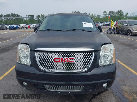2013 GMC Yukon Denali with VIN 1GKS2EEF7DR306177, listed as a IAAI auction lot 42046734 with 263,976 mi miles. Bid and sale history available at carsss.com. Image 6.