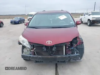 2014 Toyota Sienna LE AAS with VIN 5TDKK3DC6ES487962, listed as a IAAI auction lot 41568458 with 164,043 mi miles. Bid and sale history available at carsss.com. Image 12.
