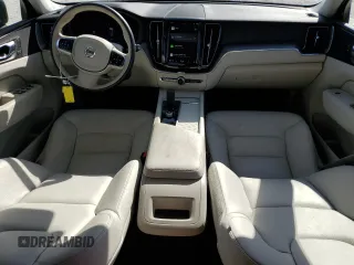 2025 Volvo XC60 Plus z VIN YV4M12RC4S1012704, wystawiony jako Copart lot #48241835 z przebiegiem 4 893 mil mil oraz Szkoda całkowita • Salvage title. Historia ofert i sprzedaży dostępna na DreamBid. Obrazek 8.