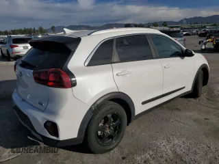 2020 Kia Niro LX with VIN KNDCB3LCXL5423481, listed as a Copart auction lot 45667435 with 77,094 mi miles and Salvage Title. Bid and sale history available at carsss.com. Image 3.