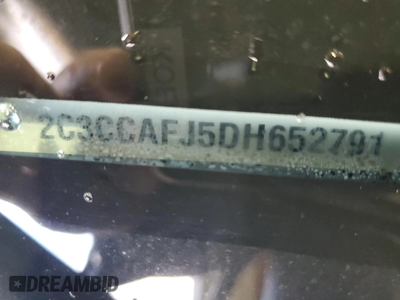 2013 Chrysler 300 SRT-8 z VIN 2C3CCAFJ5DH652791, wystawiony jako Copart lot #55895915 z przebiegiem 146 485 mil mil oraz Szkoda całkowita • Salvage title. Historia ofert i sprzedaży dostępna na DreamBid. Obrazek 12.