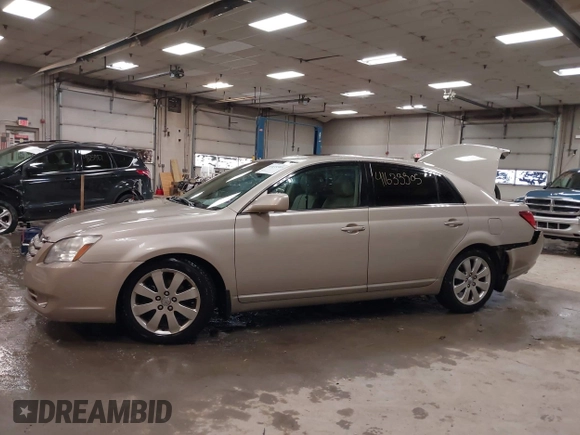 2007 Toyota Avalon XL z VIN 4T1BK36B17U232618, wystawiony jako IAAI lot #41633305 z przebiegiem 171 971 mil mil oraz . Historia ofert i sprzedaży dostępna na DreamBid. Obrazek 14.