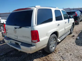 2005 Cadillac Escalade z VIN 1GYEC63N65R243624, wystawiony jako IAAI lot #42161106 z przebiegiem 150 877 mil mil oraz . Historia ofert i sprzedaży dostępna na DreamBid. Obrazek 4.