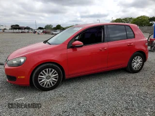 2013 Volkswagen Golf w/Conv & Sunroof z VIN WVWDB7AJ2DW021284, wystawiony jako Copart lot #55897895 z przebiegiem 214 098 mil mil oraz Czysty tytuł • Clean title. Historia ofert i sprzedaży dostępna na DreamBid. Obrazek 1.
