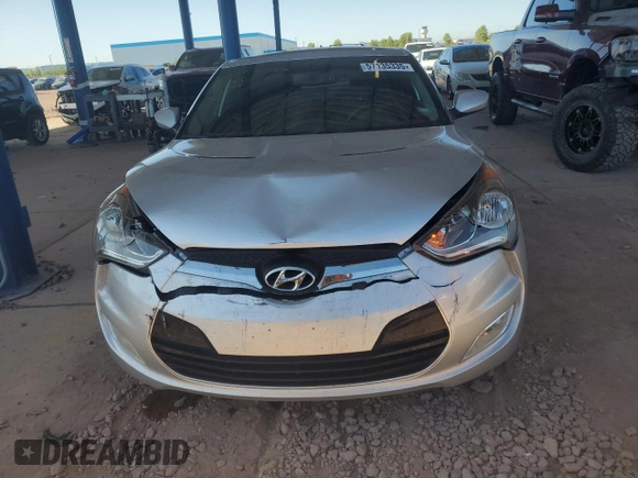 2014 Hyundai Veloster z VIN KMHTC6AD7EU216819, wystawiony jako Copart lot #57135335 z przebiegiem 104 588 mil mil oraz Szkoda całkowita • Salvage title. Historia ofert i sprzedaży dostępna na DreamBid. Obrazek 5.
