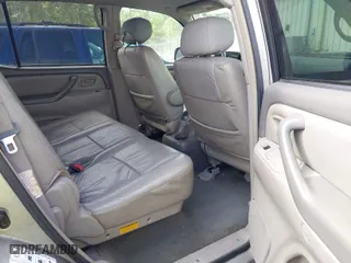 2004 Toyota Sequoia SR5 with VIN 5TDZT34A84S209752, listed as a IAAI auction lot 41953699 with 167,262 mi miles. Bid and sale history available at carsss.com. Image 8.