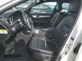 2014 Mercedes-Benz C 250 Sport с VIN WDDGF4HBXEG228554, выставлен на аукционе Copart как лот 49888675 с пробегом 133 533 миль миль и Списание • Salvage title. История ставок и продаж доступна на DreamBid. Изображение 7.