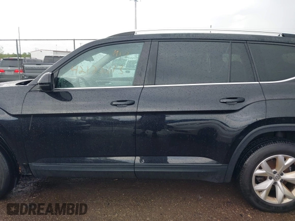 2018 Volkswagen Atlas SE с VIN 1V2CR2CA8JC566036, выставлен на аукционе IAAI как лот 42122613 с пробегом 89 691 миль миль и . История ставок и продаж доступна на DreamBid. Изображение 15.