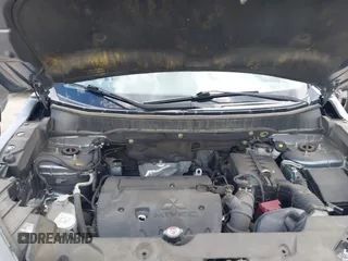2021 Mitsubishi Outlander SE z VIN JA4APVAUXMU018576, wystawiony jako IAAI lot #42166527 z przebiegiem 126 732 mil mil oraz . Historia ofert i sprzedaży dostępna na DreamBid. Obrazek 10.