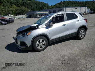 2020 Chevrolet Trax LT z VIN KL7CJLSB2LB001554, wystawiony jako Copart lot #81806284 z przebiegiem 18 709 mil mil oraz Szkody całkowita. Historia ofert i sprzedaży dostępna na DreamBid. Obrazek 1.