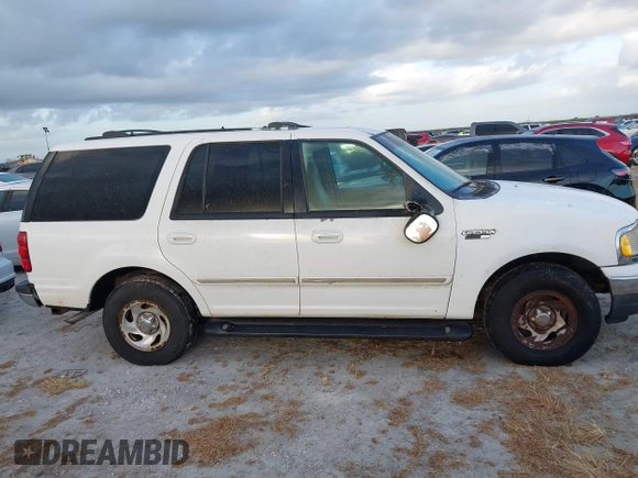 2000 Ford Expedition XLT with VIN 1FMRU1563YLA49729, listed as a IAAI auction lot 40613084 with 1 mi miles. Bid and sale history available at carsss.com. Image 13.