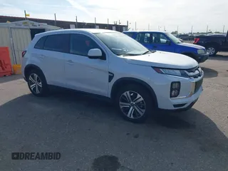 2024 Mitsubishi Outlander S z VIN JA4ARUAU3RU018351, wystawiony jako IAAI lot #42337819 z przebiegiem 15 360 mil mil oraz . Historia ofert i sprzedaży dostępna na DreamBid. Obrazek 1.
