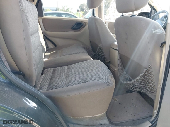 2004 Ford Escape XLT with VIN 1FMCU03184DA00828, listed as a IAAI auction lot 42021621 with 164,667 mi miles. Bid and sale history available at carsss.com. Image 8.