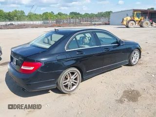 2012 Mercedes-Benz C 300 Sport z VIN WDDGF8BB8CR200253, wystawiony jako IAAI lot #42735797 z przebiegiem 140 277 mil mil oraz . Historia ofert i sprzedaży dostępna na DreamBid. Obrazek 4.