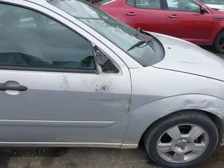 2004 Ford Focus ZTW z VIN 1FAFP35Z44W111027, wystawiony jako IAAI lot #41762414 z przebiegiem 155 535 mil mil oraz . Historia ofert i sprzedaży dostępna na DreamBid. Obrazek 12.