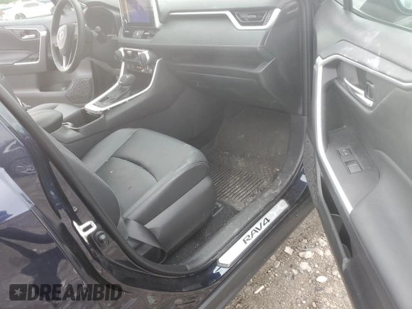 2024 Toyota RAV4 XLE Premium z VIN 2T3A1RFV3RW483484, wystawiony jako Copart lot #55901875 z przebiegiem 2 633 mil mil oraz Szkoda całkowita • Salvage title. Historia ofert i sprzedaży dostępna na DreamBid. Obrazek 8.