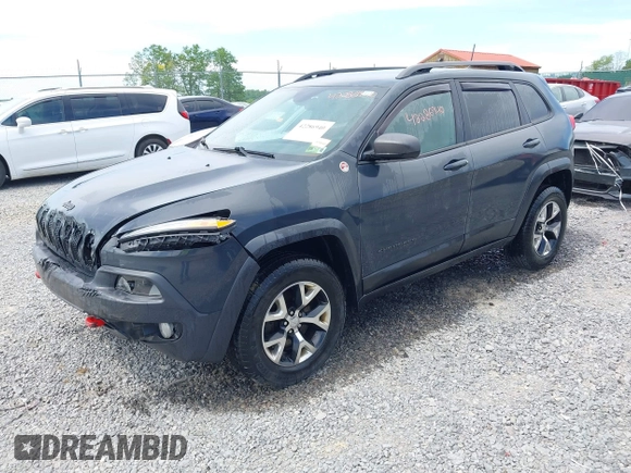 2017 Jeep Cherokee Trailhawk z VIN 1C4PJMBS1HW569093, wystawiony jako IAAI lot #42286940 z przebiegiem 121 876 mil mil oraz . Historia ofert i sprzedaży dostępna na DreamBid. Obrazek 2.