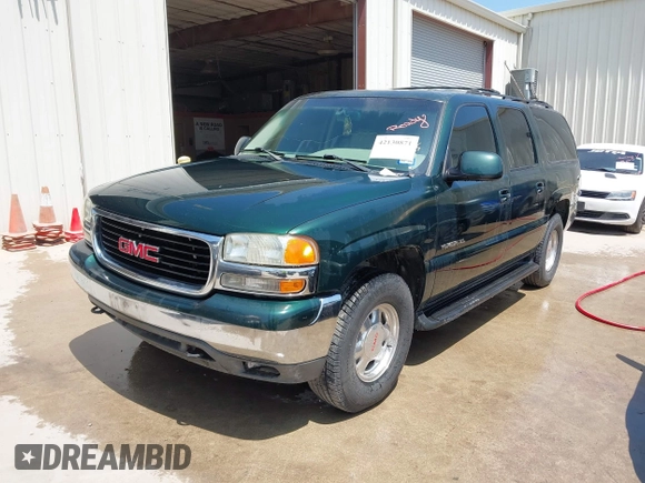 2002 GMC Yukon XL SLT with VIN 3GKEC16Z92G213251, listed as a IAAI auction lot 42130871 with 179,931 mi miles. Bid and sale history available at carsss.com. Image 2.