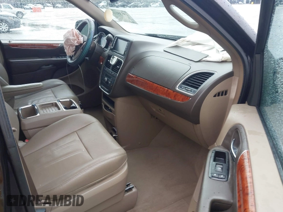 2014 Chrysler Town & Country Touring with VIN 2C4RC1BG6ER438646, listed as a IAAI auction lot 41535122 with 139,866 mi miles. Bid and sale history available at carsss.com. Image 5.