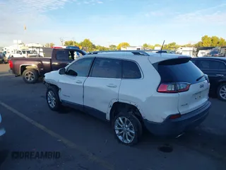 2019 Jeep Cherokee Latitude with VIN 1C4PJMCX0KD104155, listed as a IAAI auction lot 40647860 with 125,802 mi miles. Bid and sale history available at carsss.com. Image 3.