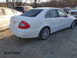 2008 Mercedes-Benz E 350 Luxury z VIN WDBUF56X18B271715, wystawiony jako IAAI lot #41180934 z przebiegiem 120 797 mil mil oraz . Historia ofert i sprzedaży dostępna na DreamBid. Obrazek 4.