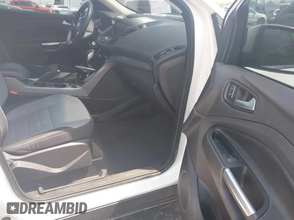2013 Ford Escape SE z VIN 1FMCU9GXXDUD82847, wystawiony jako IAAI lot #42436360 z przebiegiem 142 071 mil mil oraz . Historia ofert i sprzedaży dostępna na DreamBid. Obrazek 5.