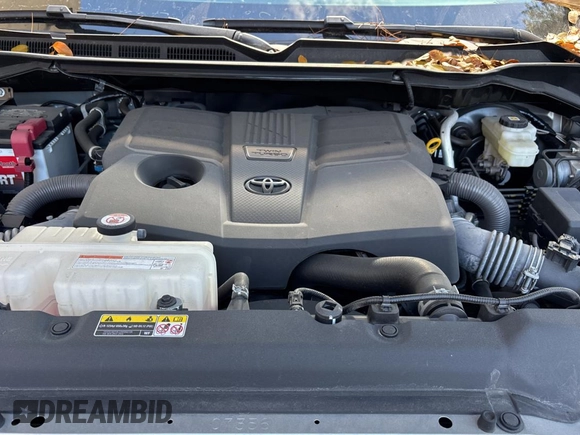 2022 Toyota Tundra SR z VIN 5TFKB5AA7NX016492, wystawiony jako Copart lot #53257685 z przebiegiem 16 896 mil mil oraz Czysty tytuł • Clean title. Historia ofert i sprzedaży dostępna na DreamBid. Obrazek 7.