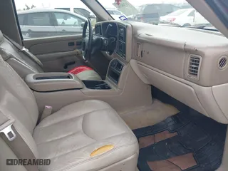 2004 Chevrolet Tahoe LT with VIN 1GNEC13Z34J203100, listed as a IAAI auction lot 41749196 with 188,416 mi miles. Bid and sale history available at carsss.com. Image 5.