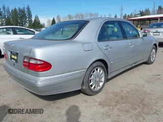 2000 Mercedes-Benz E-Class with VIN WDBJF65J1YB029223, listed as a IAAI auction lot 41896550 with 201,199 mi miles. Bid and sale history available at carsss.com. Image 4.