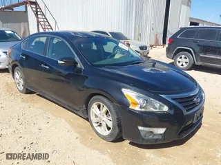 2013 Nissan Altima 2.5 SL with VIN 1N4AL3AP2DN525942, listed as a IAAI auction lot 41687804 with 111,120 mi miles. Bid and sale history available at carsss.com. Image 1.