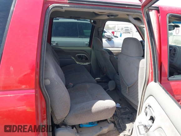 1998 GMC Suburban with VIN 3GKEC16R0WG507627, listed as a IAAI auction lot 42473984 with 200,064 mi miles and . Bid and sale history available at DreamBid. Image 8.