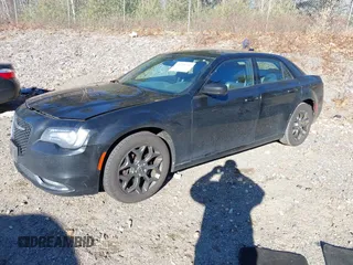 2016 Chrysler 300 S z VIN 2C3CCAGG4GH287737, wystawiony jako IAAI lot #41299711 z przebiegiem Nie podano mil oraz . Historia ofert i sprzedaży dostępna na DreamBid. Obrazek 2.