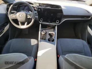 2023 Lexus RZ 450e Premium z VIN JTJAAAAB5PA007146, wystawiony jako Copart lot #50764805 z przebiegiem 20 747 mil mil oraz Szkody całkowita. Historia ofert i sprzedaży dostępna na DreamBid. Obrazek 8.