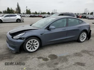 2022 Tesla Model 3 Long Range z VIN 5YJ3E1EB7NF131613, wystawiony jako Copart lot #53086735 z przebiegiem 30 376 mil mil oraz Szkoda całkowita • Salvage title. Historia ofert i sprzedaży dostępna na DreamBid. Obrazek 1.