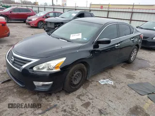 2015 Nissan Altima S z VIN 1N4AL3AP7FN884254, wystawiony jako IAAI lot #41390369 z przebiegiem 131 329 mil mil oraz . Historia ofert i sprzedaży dostępna na DreamBid. Obrazek 2.
