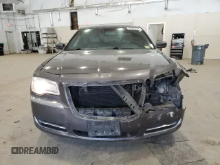 2014 Chrysler 300 z VIN 2C3CCARG2EH128807, wystawiony jako Copart lot #53932515 z przebiegiem 420 915 mil mil oraz Szkoda całkowita • Salvage title. Historia ofert i sprzedaży dostępna na DreamBid. Obrazek 5.