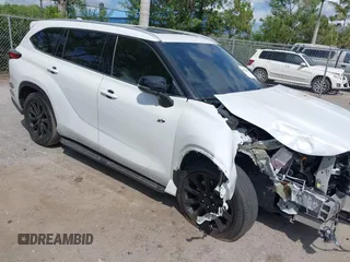 2022 Toyota Highlander XLE z VIN 5TDGZRAH0NS554706, wystawiony jako IAAI lot #39036537 z przebiegiem 93 133 mil mil oraz . Historia ofert i sprzedaży dostępna na DreamBid. Obrazek 1.