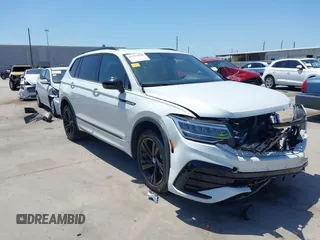 2024 Volkswagen Tiguan SE R-Line Black с VIN 3VVCB7AX8RM127246, выставлен на аукционе IAAI как лот 41979898 с пробегом 15 950 миль миль и . История ставок и продаж доступна на DreamBid. Изображение 1.