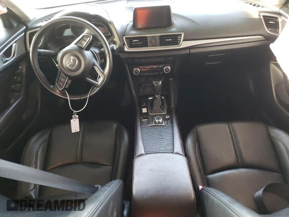 2018 Mazda 3 Touring z VIN 3MZBN1L30JM195471, wystawiony jako Copart lot #57497115 z przebiegiem 147 899 mil mil oraz Szkoda całkowita • Salvage title. Historia ofert i sprzedaży dostępna na DreamBid. Obrazek 8.
