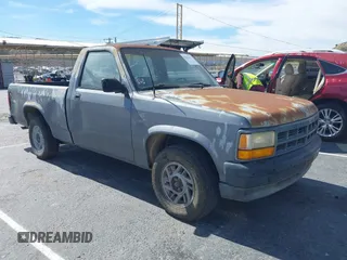 1992 Dodge Dakota "S" with VIN 1B7FL26X7NS695090, listed as a IAAI auction lot 41623653 with 81,784 mi miles. Bid and sale history available at carsss.com. Image 1.